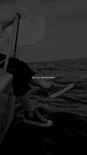 Relaxing Black and White Boat Moments