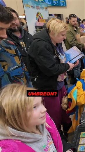 ESPEON VS UMBREON? WHOS BETTER? Pokemon Vendor Pov #viral #trending #pokemon #vendorpov