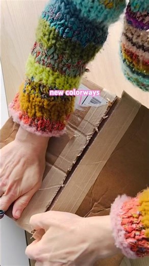 You have to see this! 🤩🧶 #yarnlove #yarn #knitting #knitcollagekal