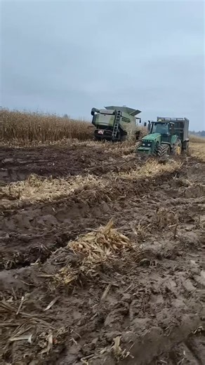 Tractor fails on Instagram: "GPS did not choose the right track.. 🚜😅 #johndeere #claas #lexion #tractor #fail #tractorfails #pulling #farmlife #agriculture"