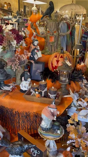 25% off Fall and Halloween decor. Join me as I take you on a quick tour of some Halloween items still available. 65 Main Street Seaforth. Mon to Fri 10 to 5, sat 10 to 4 | Primitive Creek