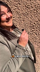 KALYA ✨Sportiva di giorno, elegante di sera✨ Basta un cambio di capo per trasformare il tuo look! Scegli il tuo colore, crea il tuo stile, vivi la moda che evolve con te. 🔗 Scopri Kalya ora! www.curvyaccessories.it | Curvy accessories