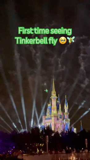 First Time Seeing Tinkerbell Fly Is All The Feels! | Magic Kingdom