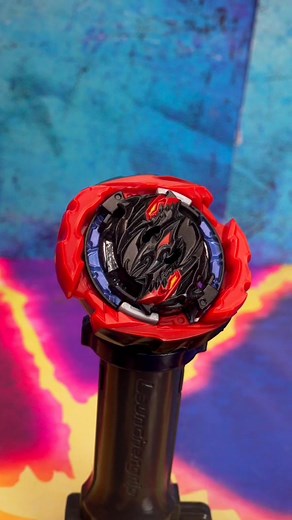 Es turno de Cyclone Roktavor R7 en su versión oscura! ¿A poco no se ve genial? #beybladeburstquaddrive #beybladeburst