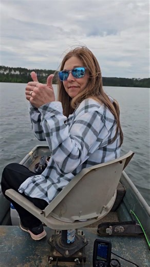 We got Jenny some new Glasses (Garmin striker 😉) #fishing #bassfishing #lake