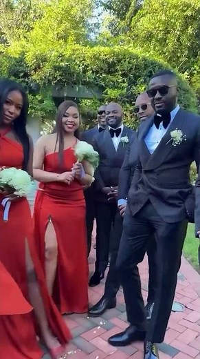 See how the groomsmen and bridesmaids introduced the couple #viral #youtubeshorts #wedding