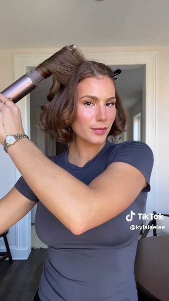 Bouncy Blowout Tutorial for Short Hair Styles