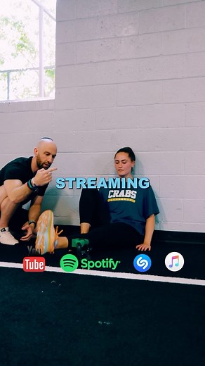 🚨 New Episode Alert 🚨 with the legendary @thephysiofix! In this clip Dr. Stacie Barber share her thoughts on how she rehabs larger athletes after an Achilles injury? 🦵🏋️‍♂️ Struggling to get that single-leg calf raise back? Stacie shares a game-changing tip: 🔹 Band-Assisted Calf Raises 🎯 – Just like banded pull-ups, you can offload and measure progress step by step! 🔹 Use graded exposure, leg presses, and force output testing to pinpoint exactly where your athlete is weak. Want to learn m