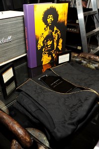 Jimi Hendrix family members settle dispute over estate