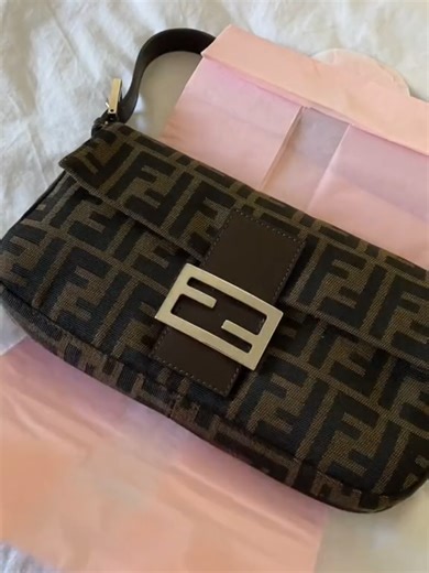In love with my quality Fendi baguette bag😍❤️ L.ink in bio to purchase yours #affiliatemarketing #foryoupage #viraltiktok