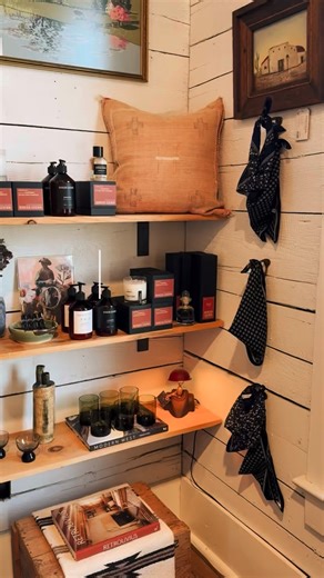 If it looks like we’ve been rearranging… it’s because we have 😉 Fresh finds, new inventory, and TONS of new boots😍 Open 11–6 | Shop in store or online Don’t forget the winter show is Jan 21–25🤎 | Townsend Provisions