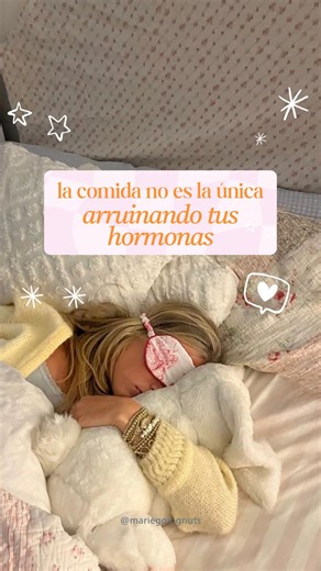 Maria Harrison • Nutrición funcional on Instagram: "GUARDA ESTO si sufres desbalances hormonales 🫠 ⚠️Talvez la razón por la que estás cansada todo el día no es solo por lo que comes (incluyí aceites vegetales 🌽 y lácteos 🥛), sino los limpiadores como cloro, productos de belleza tipo perfumes y maquillaje💄 ,y demás😖. ¿Cuál te 😮 más 👇🏼? 🤯 Te leo #nutricionista #hormonas #ciclomenstrual #produtosquímicos"
