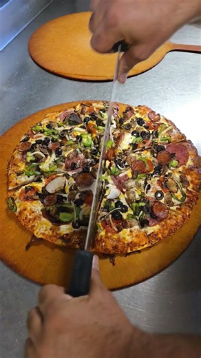 ROUND TABLE PIZZA #usa #pizza #pizzalover #food #italianfood #california #fastfood #pizzalover #lodi
