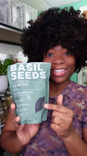 Roshelle | Holistic Wellness ☆ Conscious Living on Instagram: "Basil seeds are one of the most underrated medicinal foods in traditional herbal systems. Long before they became a trendy add-in, they were used across Ayurveda, Chinese medicine, and Middle Eastern healing traditions as a cooling, cleansing, mineral-rich digestive remedy. When soaked, basil seeds create a mucilage gel that coats the intestinal lining. This gel acts as a natural demulcent, soothing irritation, binding waste, and sup