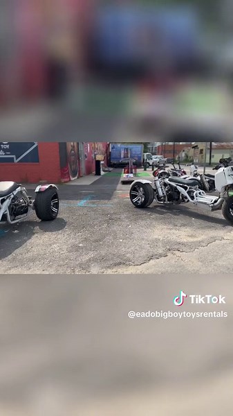 Feel the wind in your hair as you cruise through Houston on one of our trikes. No driver's license required, just a passion for exploration. #TrikesandFriends #bikelife #trike #motorcycle #canam #houston #texas #thingstodo #tour #downtown #fatwheel #kickscooters #eado #bigboy #rentals #toys #rentbythehour