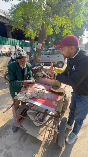 2.9M views · 10K reactions | 10 सेकेंड में बाबा जी ने कमाए एक हज़ार रुपये  #trending #humanity #trend #respect #helping #reelsviralシ #reelsfbシ #viralvideoシ #viralvideo #help | Viral Kamlesh Rajput | Facebook