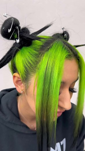 How to Achieve Neon Green Hair with Uberliss: Hair Tutorial