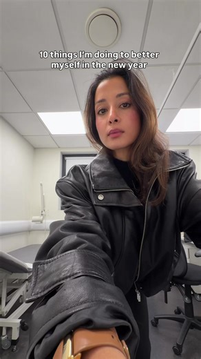 Putting it out here to keep myself accountable and hopefully inspire you!! 1. Limit my screen time - No phone for the first and last hour of the day because my brain does absolutely not need that in the morning!! 2. Read a few pages of a book each day - and it has to be on a topic I want to better myself on, which leads me onto my next point.. 3. Become financially savvy - it’s well known that us medics aren’t very good with finances and whilst I have an accountant I also need to learn about how