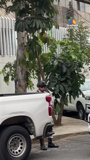 Fuerte movilización de fuerzas federales en la FEMDO de la FGR. Versiones extraoficiales señalan que en el lugar estaría el cuerpo de “El Mencho”, mientras el inmueble permanece bajo resguardo federal. El reporte de Rubén Mendoza | Azteca Noticias