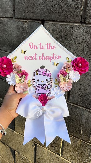 Adorable Hello Kitty Graduation Cap Topper Ideas