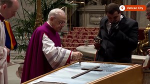 The coffin of Pope Francis was sealed ahead of his funeral after thousands of faithful visited on the final day of viewing https://reut.rs/3GlBhnQ | Reuters