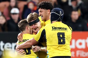 Hurricanes kick their way to Super Rugby top spot