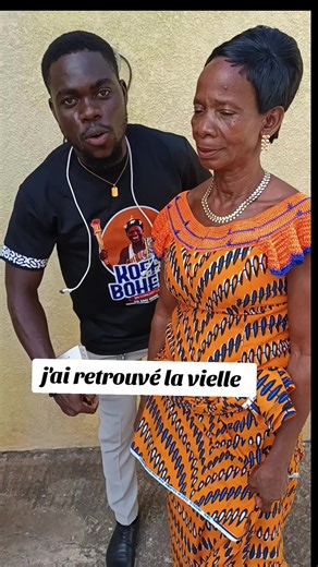 La Vieille Artiste Baoulé en Studio : Un Hommage Musical