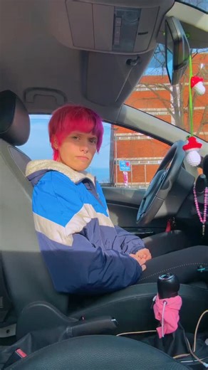 vicki🍄✨ | Hi, just here to inturupt your doom scrolling for a hot minute to let you know you’re important. Your head might tell you otherwise, but... | Instagram