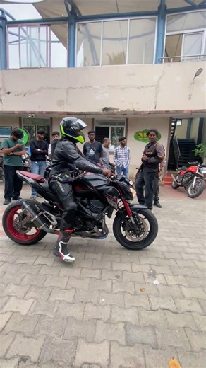 Kawasaki Z800 Exhaust Sound #kawasaki #z800 #exhaust #sound #enginevibes #superbike #rider #ride