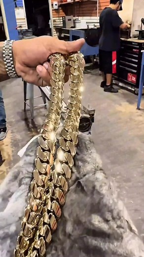 🎇Black Friday,Elevate your jewelry collection with VVS Moissanite, •Buy 2nd Get 3rd 65% OFF/ Buy 3rd Get 4th FREE 💸Don't miss out on this limited stock offer - grab yours now! | Vvsbox