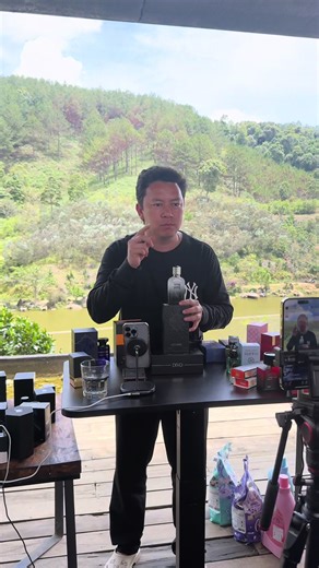 Những clip kỷ niệm ntn ekip nhớ mãi, đi phựơt các nơi quay clip nấu nướng nhưng chú vẫn đều đặn không quên việc live bán hàng, chú luôn thật năng lượng ❤️ #phuonghhl