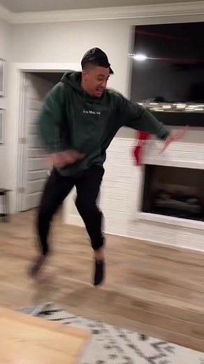 The only Jubi Slide tutorial you’ll ever need 🙄🕺🏽 #jubislide #slickback #dance #tiktoklive #tutorial #funny #fyp