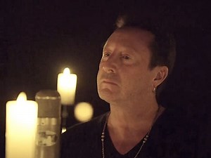 Watch John Lennon's son, Julian Lennon, sing 'Imagine'
