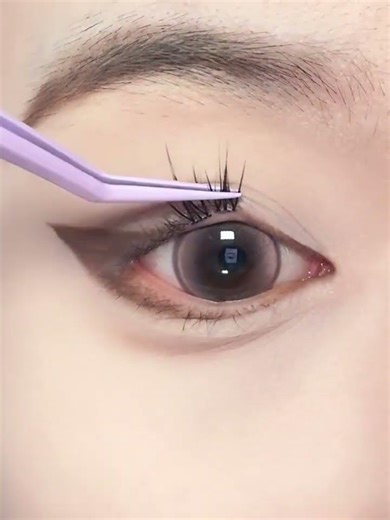 Title: Master Kitten Eyeliner: Easy Tutorial for Beginners