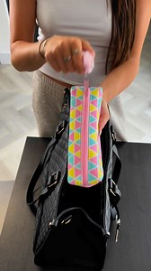 👜 The Ultimate All-In-One Bag. Where style meets everyday practicality. ➡️ Fits your laptop, lunch, and daily essentials ➡️ Insulated compartment keeps food fresh on the go ✨ Don’t miss out 👇 | Packuumbags