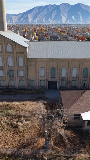 The last standing Sugar Beet Factory in Utah! There used to be 11 here. by the 1980s this was the last standing. Operated from 1916-1952. I Wonder what’s inside?? Imagine this place 100yrs ago, when it in its prime. It was last owned by Wasatch Pallet as a warehouse. Just shooting some interesting local spots. If you need any content hit me up. 👍 I’m a professional licensed drone pilot, insured and fully legal. I’m also on IG Jrocks_Drone_Services #Utah #drone #dji #oldbuilding #supportlocal #u