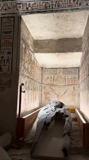 Exploring, Valley of the Kings, Egypt, Expat Explore Travel from Madie P. 🇪🇬