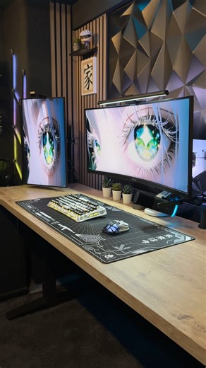 Setuplace on Instagram: "🔥 EYES OF POWER 🔥 This setup by @melubi_desk is a visual masterpiece — perfectly synchronized lighting, detailed wall panels, and an anime-inspired aesthetic that ties everything together beautifully. The dual-monitor configuration with matching wallpapers gives the whole space a cinematic vibe, while the PC build itself looks like it came straight out of a sci-fi movie. The bright neon accents and custom lighting inside the case highlight the hardware in an elegant ye