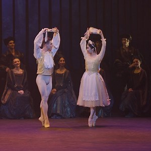 Our #MondayMotivation today is the lightning footwork from Rhys Antoni Yeomans and Haruhi Otani in the gorgeous Neapolitan Dance from Derek Deane's Swan Lake! The enduring classic opens on Thursday at the London Coliseum. 🎵 #ENBPhilharmonic https://www.ballet.org.uk/production/swan-lake/ #ballet #ENBSwanLake #SwanLake #loveballet | English National Ballet