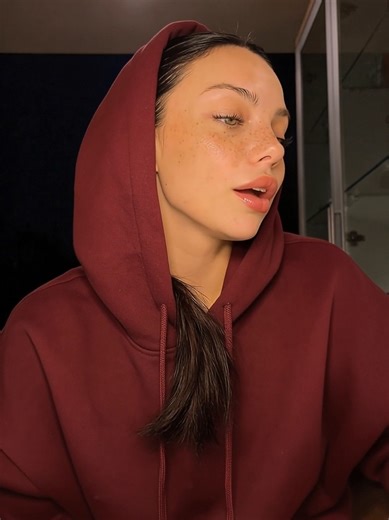 Vidéos de ninaxnova_ (@ninaxnova_) avec son original - ninaxnova_