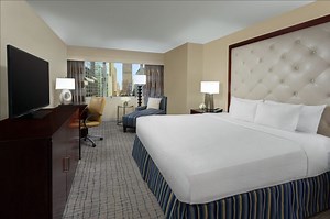 Times Square’s Crowne Plaza Became A ‘Zombie Hotel’—This Summer, Hyatt Moves In - View from the Wing