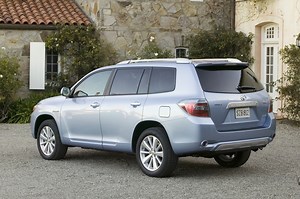 The 2009 Toyota Highlander Hybrid Is the Best Used Hybrid SUV Under $30K for 2020