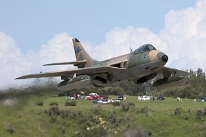 Hawker Hunter fighter-bomber crashed near California US Navy base
