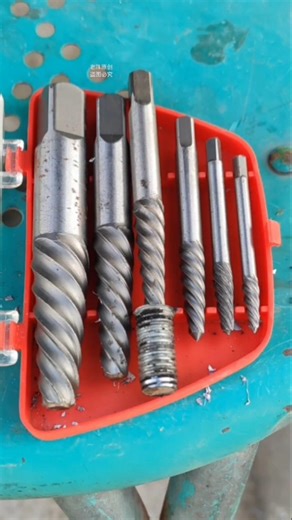 Spiral screw extractors easy-outs tools removing broken, damaged, or stripped screws bolts and studs