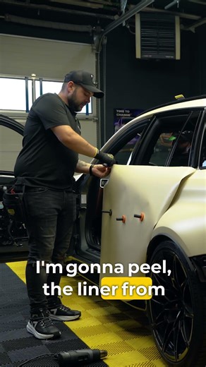 How to start wrapping a car door with TeckWrap vinyl - first step