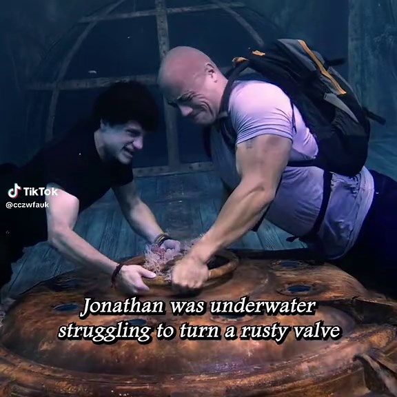 Electric Eel Rescue in Submarine Adventure