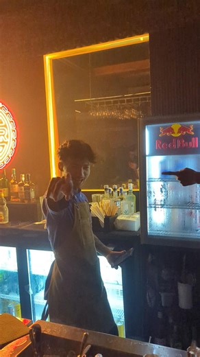 This Bartender has got some Crazy Dance Moves 😱🔥 #bartender #dancesteps #bollywoodsongs #shorts