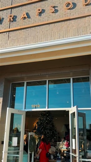 Christmas is here at Clift Farm! Join Wrapsody’s Christmas Open House till 7pm tonight 🎄🥂. Find special discounts and your go-to Christmas gifts! 📍461 John Henry Way Suite 1010 | Clift Farm