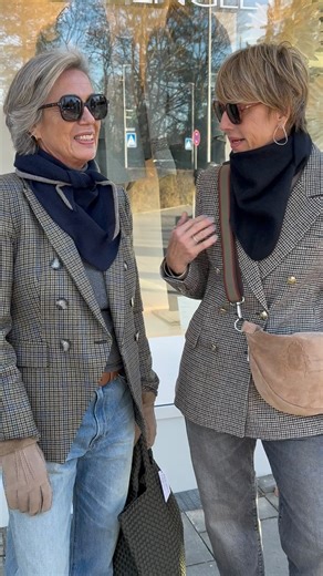 Birgit Engel Fashion on Instagram: "TREND KAROBLAZER jetzt reduziert Birgit trägt den Blazer von @veronicabeard 798.- JETZT 599.-❗️ Mischa @kleidekunst trägt den Blazer von @ladnericollection #fashiongruenwald #fashioninspiration #outfitinspiration #outfitideas#outfitoftheday#lookoftheda #getinspired #modemünchen #newcollection #womenswear#highfashion #cashmere#fashionstyle #onlineshop #solln#pullach#harlaching#sale"