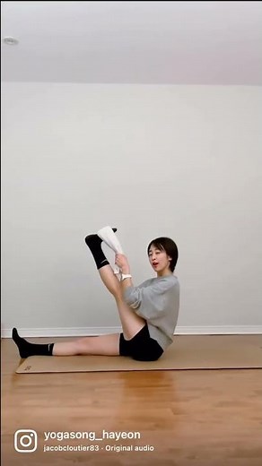 How to touch your toes: Improve your flexibility INSTANTLY!!